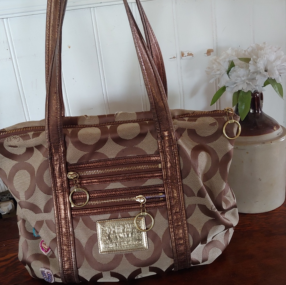 Authentic Coach Poppy Purse!